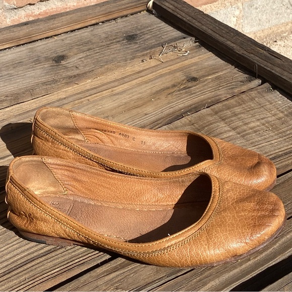 Frye Carson Ballet Flats | Women’s 6.5 B | Distressed Leather Slip-On Shoes - Picture 13 of 16